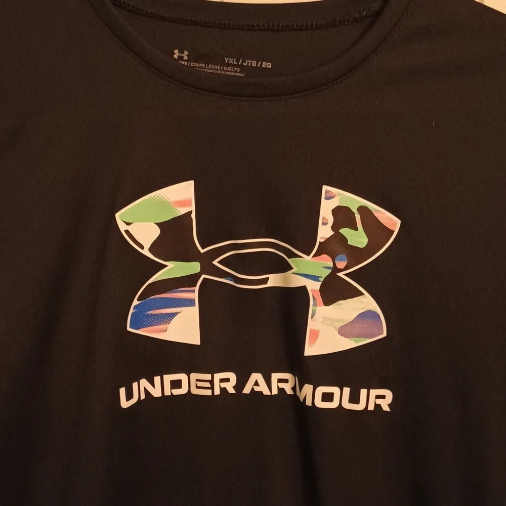 Girls Youth XL Under Armour Black Long Sleeve Shirt